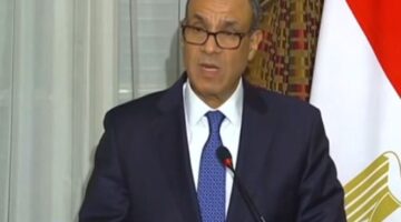 وزير الخارجية يناقش مع نظيره الهولندي تأثير اتفاق اليمن على سلامة الملاحة في البحر الأحمر.