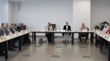 جامعة عين شمس تناقش تعظيم دور التعليم أونلاين بما يتوافق مع القانون
