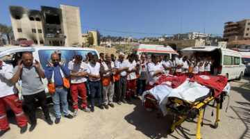الهلال الأحمر الفلسطيني يكذب الرواية الإسرائيلية حول مسعفين غزة
