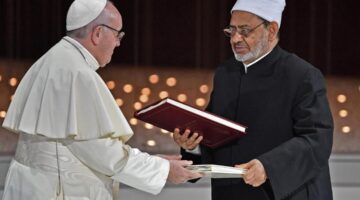 شيخ الأزهر ناعيا بابا الفاتيكان: رحل بعد رحلة حياة سخرها للعمل من أجل الإنسانية