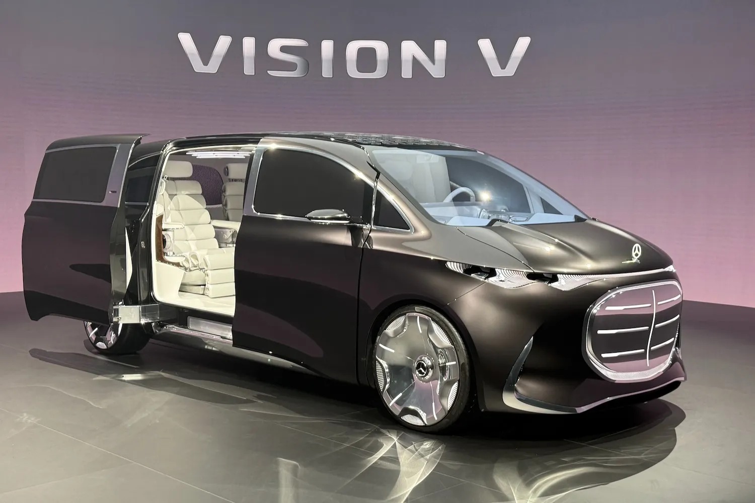 الكشف عن مرسيدس Vision V الجديدة.. قصر متنقل يعيد مفهوم الفخامة الكشف عن مرسيدس Vision V الجديدة.. قصر متنقل يعيد مفهوم الفخامة