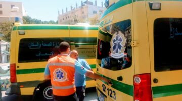 إصابة 23 عاملًا نتيجة انقلاب شاحنة نقل في صحراء المنيا الغربية