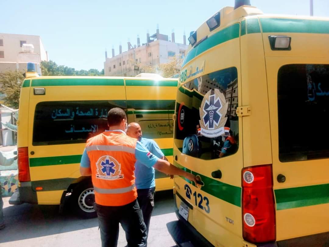 إصابة أربعة أفراد نتيجة انقلاب سيارة على طريق مصر-أسيوط الغربي