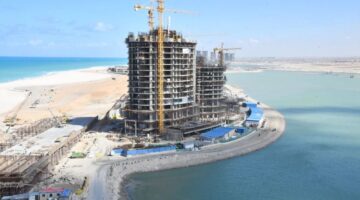 وزير الإسكان: الانتهاء من جميع أعمال الهيكل الخرساني لـ15 برجا من الأبراج الشاطئية بالعلمين الجديدة