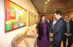 وزير الثقافة يزور معارض الفنون التشكيلية بمحيط ساحة أوبرا القاهرة