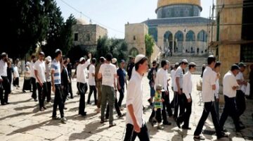 مصادر فلسطينية: مستعمرون يؤدون طقوسا تلمودية بالمسجد الأقصى في ثاني أيام عيد الفصح اليهودي