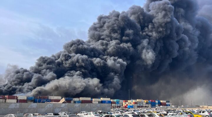 إيران: ارتفاع عدد ضحايا انفجار ميناء رجائي إلى 25 قتيلا وأكثر من 1139 مصابا إيران: ارتفاع عدد ضحايا انفجار ميناء رجائي إلى 25 قتيلا وأكثر من 1139 مصابا