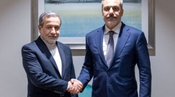 وزير الخارجية التركي يتناول مع نظيره الإيراني محادثات طهران وواشنطن حول الملف النووي