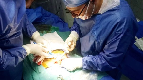 لمدة 7 ساعات.. نجاح فريق طبي بمستشفى أجا في إجراء جراحة دقيقة لمدة 7 ساعات.. نجاح فريق طبي بمستشفى أجا في إجراء جراحة دقيقة