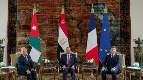 قادة مصر وفرنسا والأردن يجرون مكالمة هاتفية مشتركة مع الرئيس الأمريكي قادة مصر وفرنسا والأردن يجرون مكالمة هاتفية مشتركة مع الرئيس الأمريكي