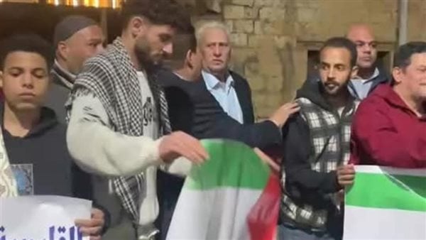 رفضا للتهجير.. توافد مواطني القليوبية للمشاركة في وقفات دعم القضية الفلسطينية برفح رفضا للتهجير.. توافد مواطني القليوبية للمشاركة في وقفات دعم القضية الفلسطينية برفح