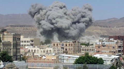 غارات أمريكية عنيفة تستهدف عدة مناطق في اليمن وحديث عن اغتيال قيادي بارز في جماعة “أنصار الله”.. (صورة) غارات أمريكية عنيفة تستهدف عدة مناطق في اليمن وحديث عن اغتيال قيادي بارز في جماعة “أنصار الله”.. (صورة)