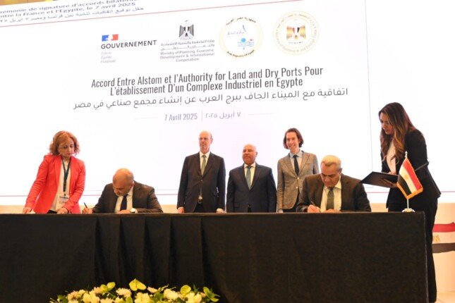 لإنشاء مجمع قاطرات ومهمات السكة الحديد.. «ألستوم» الفرنسية تتعاقد على 40 فدانا بنظام حق الانتفاع لإنشاء مجمع قاطرات ومهمات السكة الحديد.. «ألستوم» الفرنسية تتعاقد على 40 فدانا بنظام حق الانتفاع