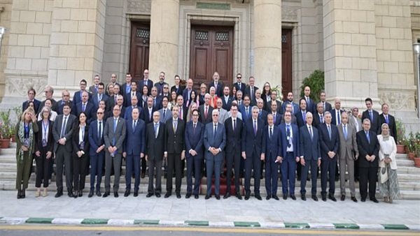 جامعة القاهرة توقّع 6 اتفاقيات مع جامعات فرنسية في الهندسة والآثار والاستدامة جامعة القاهرة توقّع 6 اتفاقيات مع جامعات فرنسية في الهندسة والآثار والاستدامة