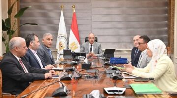 بالتفاصيل.. وزير الري يبحث مقترحات تطوير العمل بقطاع المياه الجوفية