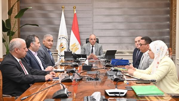 بالتفاصيل.. وزير الري يبحث مقترحات تطوير العمل بقطاع المياه الجوفية