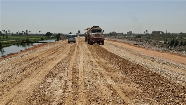 محافظ الجيزة يعلن بدء رصف وتطوير طريق المريوطية بدءا من محور شريف إسماعيل وحتى الضبعة محافظ الجيزة يعلن بدء رصف وتطوير طريق المريوطية بدءا من محور شريف إسماعيل وحتى الضبعة