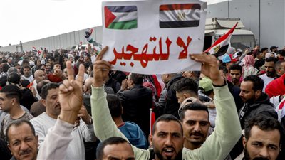 «يوم الحشد».. هتاف المصريين لـ"فلسطين" يزلزل الأرض أمام معبر رفح «يوم الحشد».. هتاف المصريين لـ"فلسطين" يزلزل الأرض أمام معبر رفح