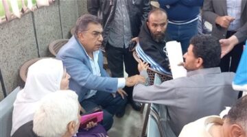 محافظ الدقهلية لرئيس مركز ميت غمر: انا قاعد وسط المواطنين لحد لما كل واحد يخلص مصلحته