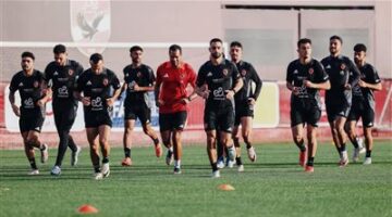 محاضرة فنية للاعبي الأهلي قبل مواجهة الهلال السوداني اليوم بدوري الأبطال