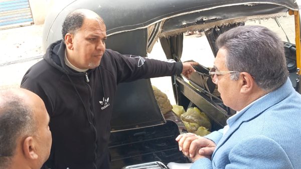 محافظ الدقهلية يتحفظ على توك توك يجمع الخبز أثناء جولة مفاجئة