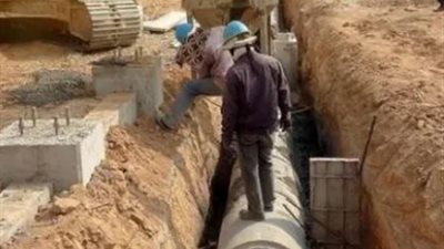 جهود مكثفة لانتشال 4 أشخاص سقطوا فى خزان صرف صحى بالشرقية جهود مكثفة لانتشال 4 أشخاص سقطوا فى خزان صرف صحى بالشرقية