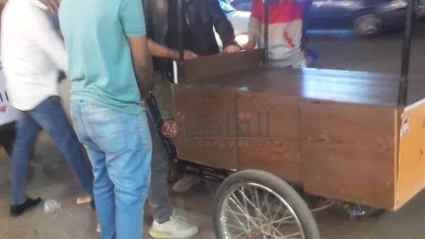 بعد مصادرة عربته بفيصل.. بائع سوداني يناشد المسؤولين: مصدر دخلي الوحيد ولم أتسبب في إشغال الطريق بعد مصادرة عربته بفيصل.. بائع سوداني يناشد المسؤولين: مصدر دخلي الوحيد ولم أتسبب في إشغال الطريق