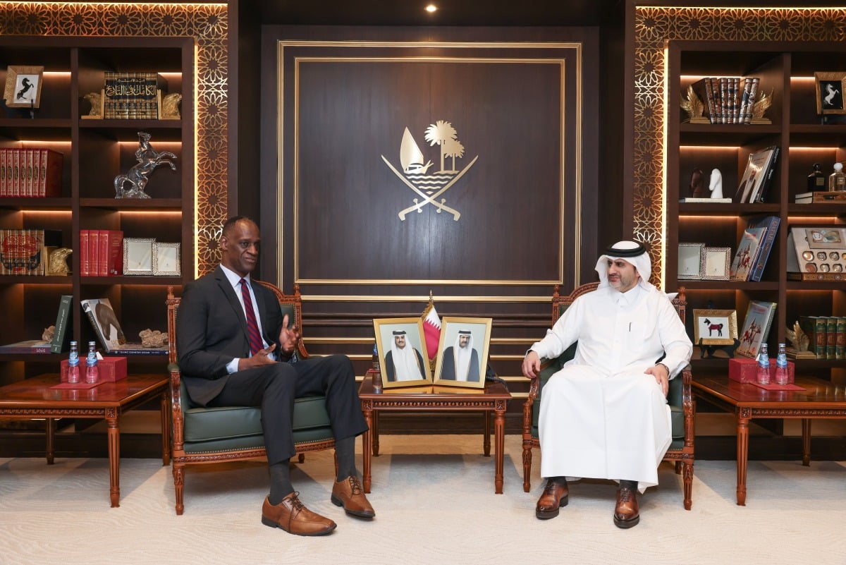 محافظ مصرف قطر المركزي يجتمع مع السفير الأمريكي لدى الدولة محافظ مصرف قطر المركزي يجتمع مع السفير الأمريكي لدى الدولة