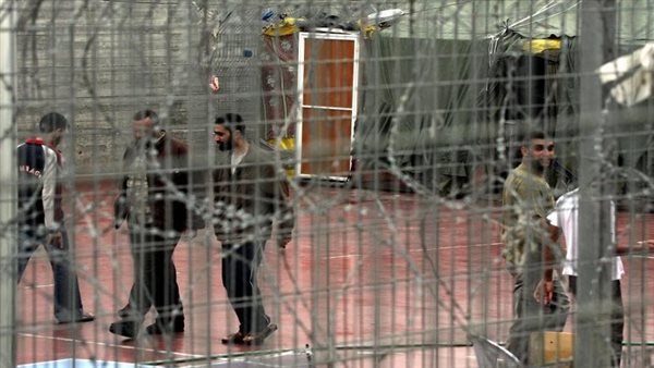 تقرير رسمي يُوثق انتهاكات الاحتلال تجاه الأسرى الفلسطينيين تقرير رسمي يُوثق انتهاكات الاحتلال تجاه الأسرى الفلسطينيين