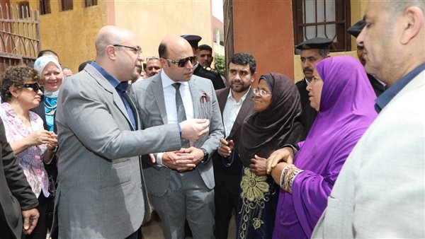 محافظ بني سويف يشهد جانبا من مناظرة طلابية حول "السوشيال ميديا" في مكتبة مدرسة بببا محافظ بني سويف يشهد جانبا من مناظرة طلابية حول "السوشيال ميديا" في مكتبة مدرسة بببا