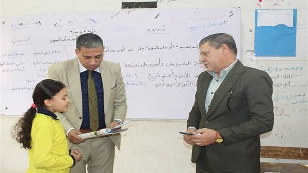 مدير تعليم الجيزة يوجه تعليمات صارمة أثناء زيارته لتقييم الأداء التربوي بالمدارس مدير تعليم الجيزة يوجه تعليمات صارمة أثناء زيارته لتقييم الأداء التربوي بالمدارس