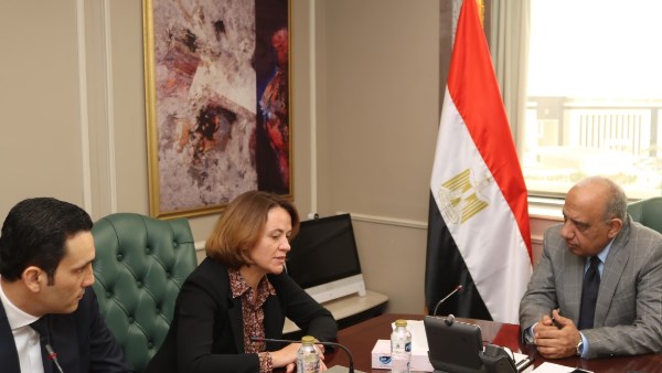 وزير الكهرباء يبحث مع مجموعة EDF الفرنسية التعاون في مشروعات الطاقة المتجددة وزير الكهرباء يبحث مع مجموعة EDF الفرنسية التعاون في مشروعات الطاقة المتجددة