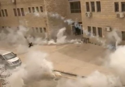 إصابة 23 فلسطينيا في اقتحام الجيش الإسرائيلي حرم جامعة القدس إصابة 23 فلسطينيا في اقتحام الجيش الإسرائيلي حرم جامعة القدس