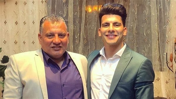 زيزو: والدي تعرض لكل أنواع الهجوم بسبب أشخاص في إدارة الزمالك.. ومش مصدق المعاملة دي زيزو: والدي تعرض لكل أنواع الهجوم بسبب أشخاص في إدارة الزمالك.. ومش مصدق المعاملة دي