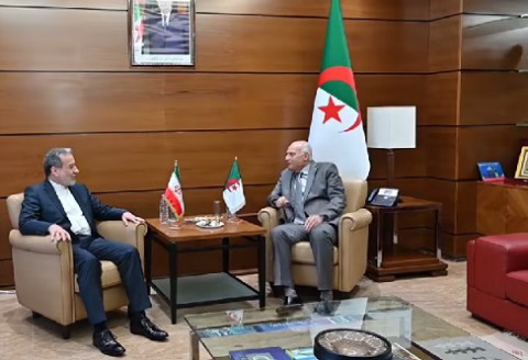 وزير الخارجية الجزائري يبحث مع نظيره الإيراني في الجزائر تعزيز العلاقات الثنائية وتطورات القضية الفلسطينية وزير الخارجية الجزائري يبحث مع نظيره الإيراني في الجزائر تعزيز العلاقات الثنائية وتطورات القضية الفلسطينية