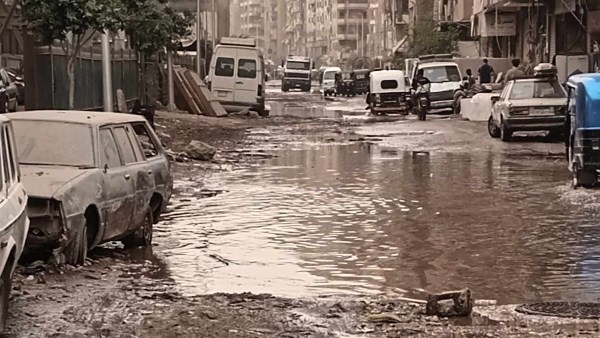 غرق جراج بسبب كسر ماسورة مياه بجوار محطة مترو عزبة النخل| صور غرق جراج بسبب كسر ماسورة مياه بجوار محطة مترو عزبة النخل| صور