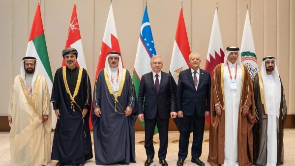 حنفي جبالي يلتقي رئيس أوزبكستان بحضور رؤساء البرلمانات العربية حنفي جبالي يلتقي رئيس أوزبكستان بحضور رؤساء البرلمانات العربية