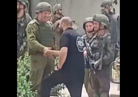 انتهاك جديد لسيادة البلد.. أفيخاي أدرعي يتجول في مدينة القنيطرة داخل أراضٍ سورية محتلة (فيديو) انتهاك جديد لسيادة البلد.. أفيخاي أدرعي يتجول في مدينة القنيطرة داخل أراضٍ سورية محتلة (فيديو)