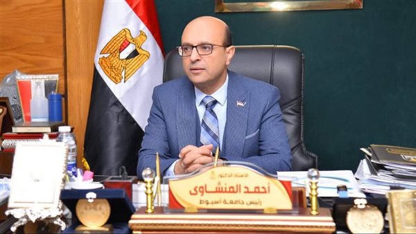 عبير رأفت مشرفاً على مركز تعليم اللغة الإنجليزية بجامعة أسيوط عبير رأفت مشرفاً على مركز تعليم اللغة الإنجليزية بجامعة أسيوط