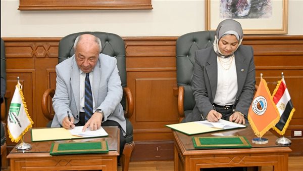 بروتوكولا تعاون بين نقابة المهندسين و”المقاولون العرب” في التشييد والإدارة.. والبيئة الخضراء بروتوكولا تعاون بين نقابة المهندسين و”المقاولون العرب” في التشييد والإدارة.. والبيئة الخضراء
