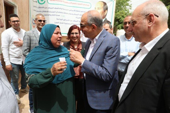 «قبضي كله للإيجار».. استغاثة مؤثرة لسيدة تستوقف محافظ المنيا ويأمر بتخصيص شقة فورية لها «قبضي كله للإيجار».. استغاثة مؤثرة لسيدة تستوقف محافظ المنيا ويأمر بتخصيص شقة فورية لها