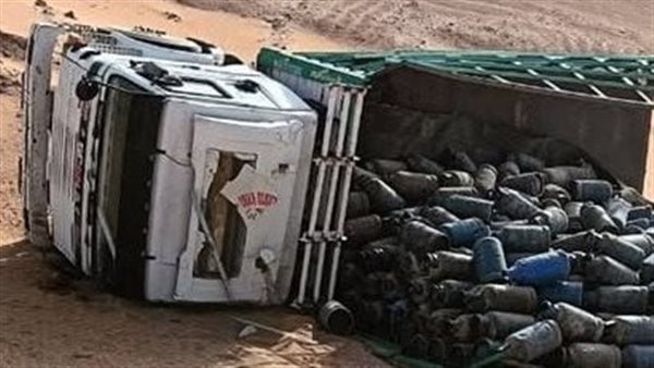 انقلاب سيارة محملة بالأنابيب في الوادي الجديد بسبب العواصف الترابية| بث مباشر انقلاب سيارة محملة بالأنابيب في الوادي الجديد بسبب العواصف الترابية| بث مباشر
