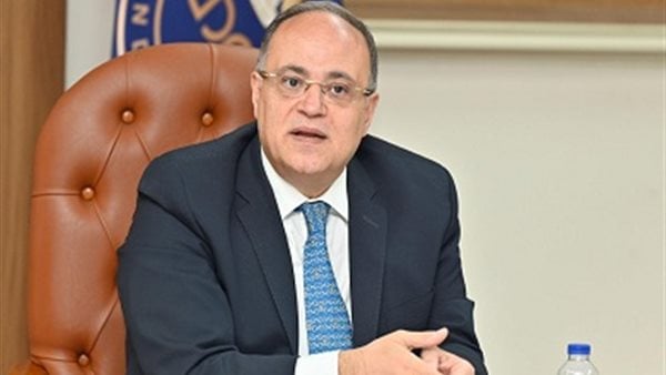 رئيس هيئة الدواء: 40% من طاقتنا الإنتاجية مهدرة.. ونطمح لدخول قائمة الكبار بحلول 2030 رئيس هيئة الدواء: 40% من طاقتنا الإنتاجية مهدرة.. ونطمح لدخول قائمة الكبار بحلول 2030