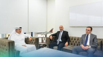 المكلف بتسيير أعمال الهيئة العامة للطيران المدني يجتمع مع مسؤولين جزائريين