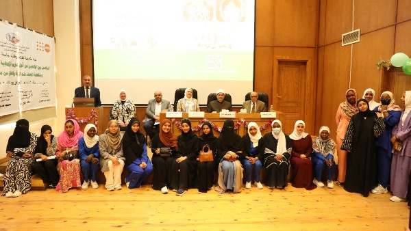 رئيس جامعة الأزهر يفتتح ندوة التربية الإيجابية للأطفال ومناهضة العنف ضد المرأة رئيس جامعة الأزهر يفتتح ندوة التربية الإيجابية للأطفال ومناهضة العنف ضد المرأة