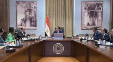 رئيس الوزراء يلتقي رئيس هيئة الرقابة المالية لاستعراض عدد من ملفات الهيئة