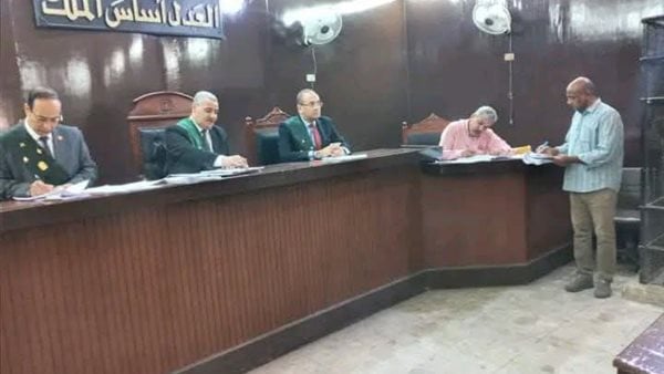 عايز 10 آلاف جنيه.. السجن 5 سنوات لشاب هدد ربة منزل بنشر صور خادشة لها بقنا عايز 10 آلاف جنيه.. السجن 5 سنوات لشاب هدد ربة منزل بنشر صور خادشة لها بقنا