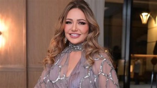 ليلى علوي تعتذر عن نشر خبر وفاة الفريق أحمد شفيق.. ونجله يرد ليلى علوي تعتذر عن نشر خبر وفاة الفريق أحمد شفيق.. ونجله يرد