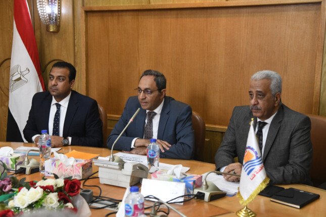 محافظ قنا يعقد اجتماعًا موسعًا لمتابعة ملفات التصالح والتقنين وإزالة التعديات محافظ قنا يعقد اجتماعًا موسعًا لمتابعة ملفات التصالح والتقنين وإزالة التعديات