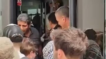 "بالصور "وزارة السياحة: تكدس السياح بحافلات منطقة الأهرامات بسبب زيادة معدل الزيارة اليومي ل120%
